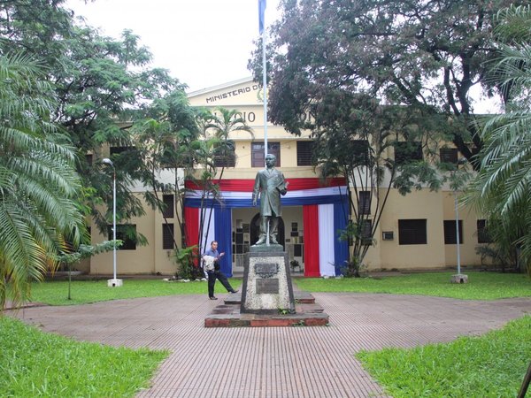 Profes del CNC dicen que alumnos hasta les pegan