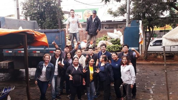 Donaciones de campesinos fueron entregadas a afectados por crecida del río » Ñanduti