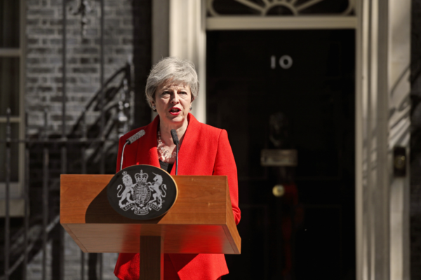 Theresa May dimite y dejará Downing Street el 7 de junio