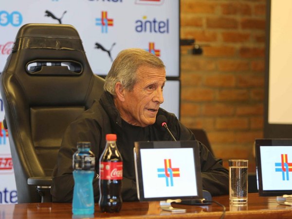 Tabárez dice que Suárez está trabajando bien y espera llevarlo a la Copa América