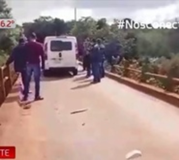 Se salva uno de los ocupantes de vehículo que cayó a río Yguazú - Paraguay.com