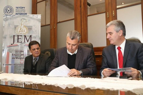 Policía no tiene presupuesto y recibe donaciones
