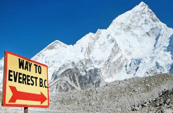 Récord de ascensos en el Everest cobró la vida a seis alpinistas - C9N