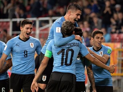 Uruguay, Ucrania, Nueva Zelanda y Nigeria ganan con solvencia en su estreno