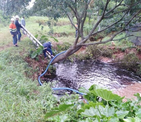 Atienden derrame de combustible en ruta de Itauguá - Nacionales - ABC Color