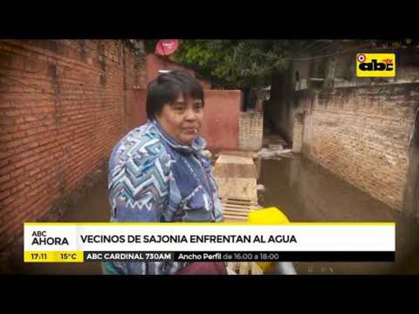 Vecinos de Sajonia enfrentan al agua - Tv - ABC Color