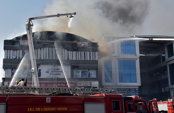Decenas de muertos por incendio en un centro comercial de la India - ADN Paraguayo