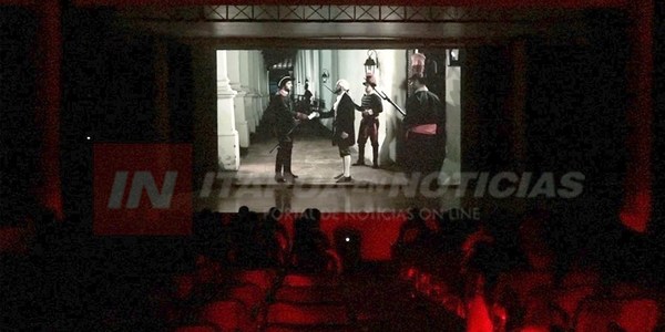 EL CINE LLEGÓ A MADRES DEL ALBERGUE DEL HOSPITAL REGIONAL.
