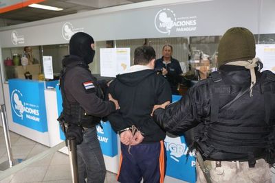 Expulsan a un temible líder criminal brasileño