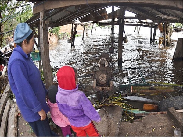 Crecida del río Paraguay golpea la economía de las familias ribereñas