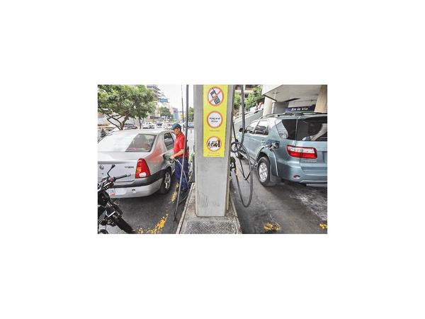 Venezuela: 1 huevo y 93 millones de litros de gasolina cuestan igual