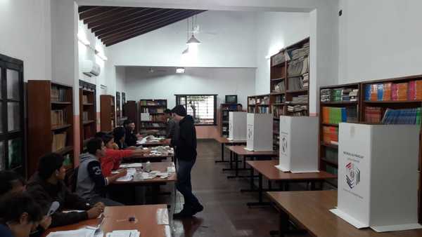 Funcionarios técnicos acompañaron elecciones de estudiantes en carácter de observadores - ADN Paraguayo