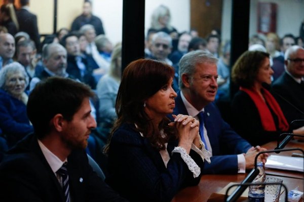 Magistrado pide remoción de fiscal que acusa a Kirchner - ADN Paraguayo