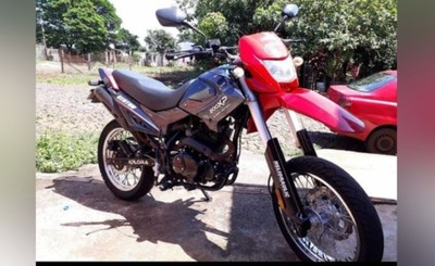 Hurtan motocicleta de bombero durante su guardia