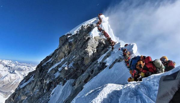 Mueren otros dos alpinistas por el gran atasco en el Everest » Ñanduti