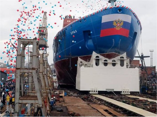 Rusia bota un nuevo gran rompehielos atómico, el "Ural"