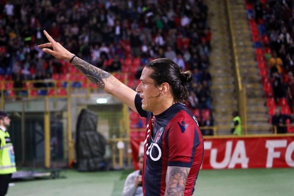 Triunfo con doblete del “Ropero” Santander - Deportes - ABC Color
