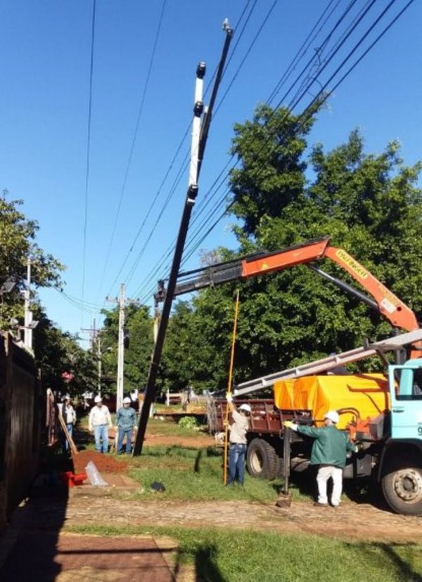 Realizan mantenimiento del tendido eléctrico en Carapeguá - Nacionales - ABC Color