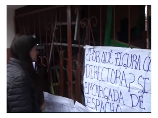 Exigen salida de profe por "discriminar" a estudiantes