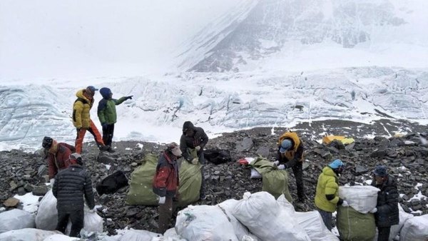 El Everest sigue cobrándose más vidas de alpinistas