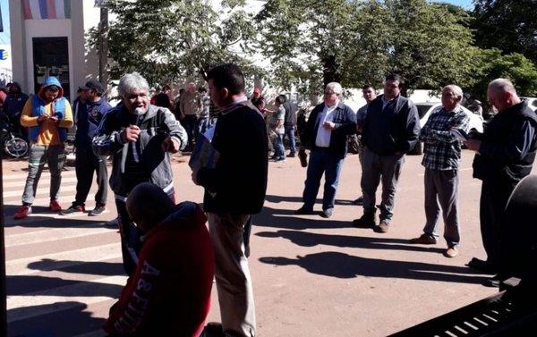 Arrecian denuncias por mala atención y la ausencia de médicos en hospital - Edicion Impresa - ABC Color