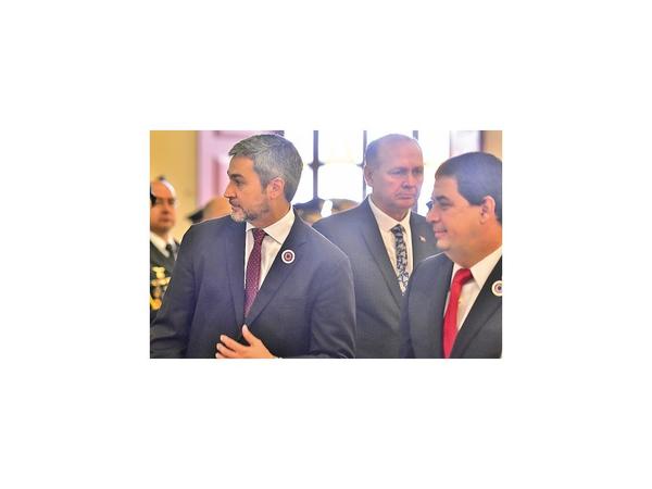 Ausencia repentina de Velázquez como enlace ante Congreso