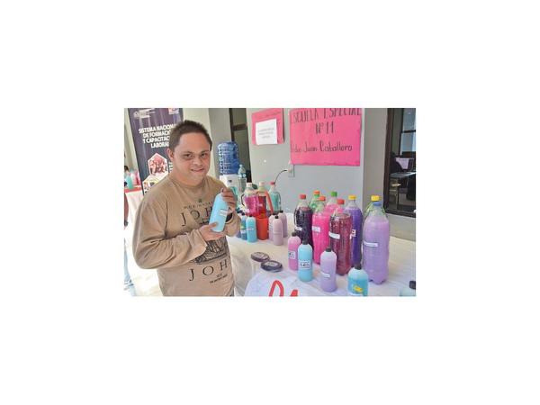 Falta de oportunidad laboral no les detiene y optan por emprender