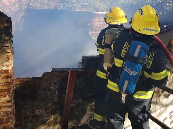 Organizan feria de comidas para colaborar con bomberos