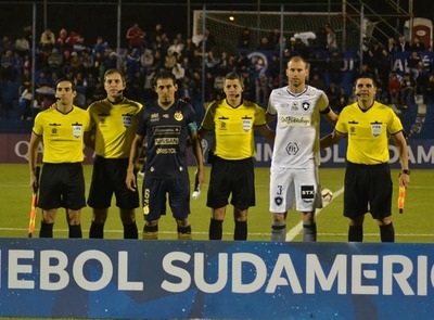 Conmebol dio a conocer los árbitros para las revanchas - ADN Paraguayo