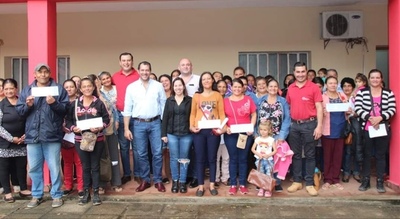Entregan más de Gs. 700 millones en San Pedro para emprendimientos por Tenonderã | .::Agencia IP::.