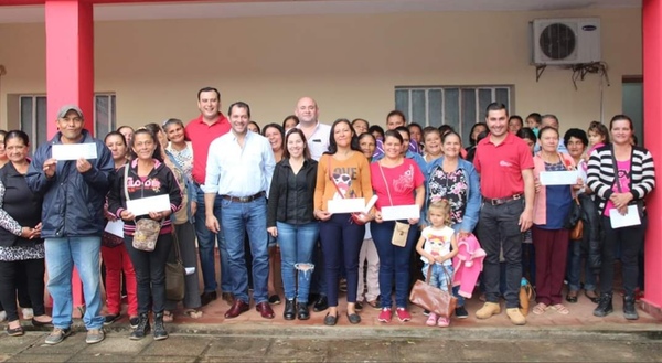 Entregan más de Gs. 700 millones en San Pedro para emprendimientos por Tenonderã | .::Agencia IP::.