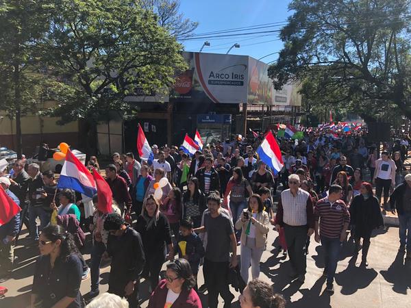 Se manifiestan contra planilleros en CDE | Diario Vanguardia 11
