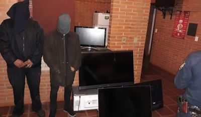 Detienen a dos presuntos ladrones domiciliarios en Paraná Country Club