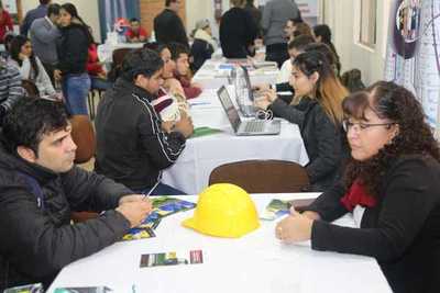 Más de 400 jóvenes ya ingresaron al mundo laboral bajo contrato de aprendizaje | .::Agencia IP::.