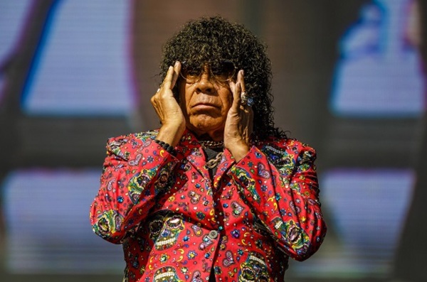 Suspenden concierto de La Mona Jiménez por incidentes