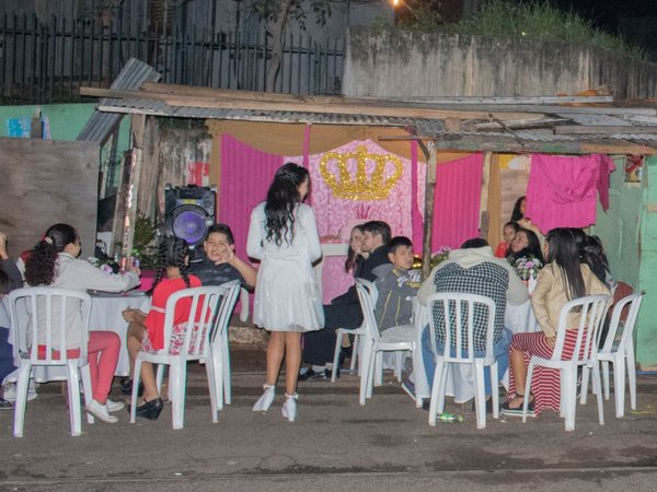 Inundación: Por Facebook armaron fiesta para quinceañera