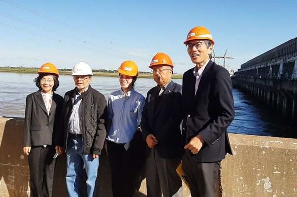 El Embajador de Japón de visita por Yacyretá