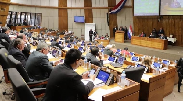 HOY / Para "eliminar privilegios" en el Congreso: presentarán proyecto que busca anular jubilación VIP