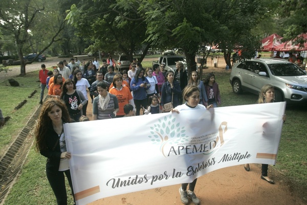 Recuerdan lucha contra la Esclerosis Múltiple con jornada culinaria y caminata - ADN Paraguayo
