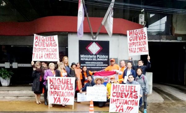 Protesta por la imputación de Cuevas - Nacionales - ABC Color