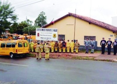 Bomberos opyta sin cuartel en Encar