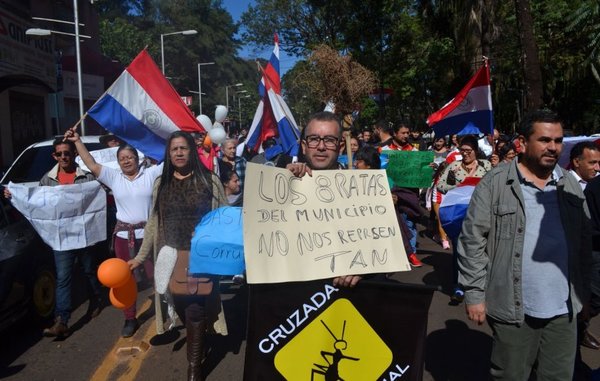 Marchan contra planilleros y cuestionan a concejales - Edicion Impresa - ABC Color