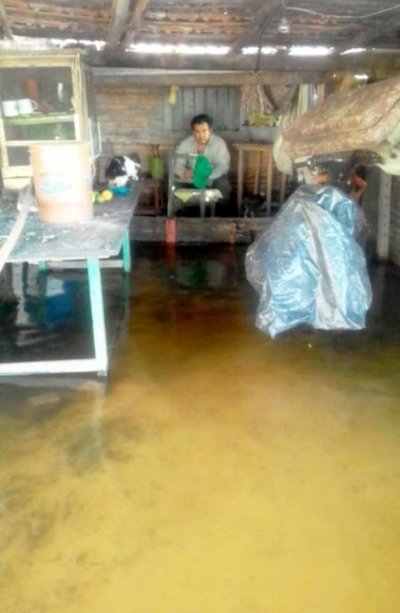 Urgen asistencia sanitaria en zonas inundadas del Dpto. de Ñeembucú - Edicion Impresa - ABC Color