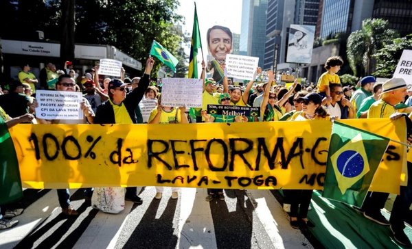 Bolsonaristas apoyan en masa reformas de su líder - Edicion Impresa - ABC Color