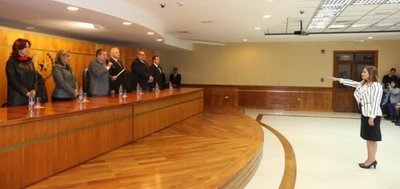 Cambió de postura : Elección de defensora general - Edicion Impresa - ABC Color