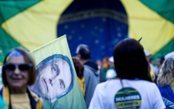 Brasileños protestan para presionar a Congreso que apruebe reformas de Bolsonaro