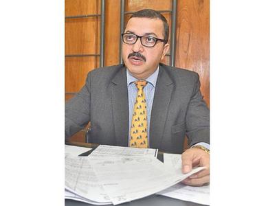 Abogado dice que el MRE no quiere pagar a ex cónsul