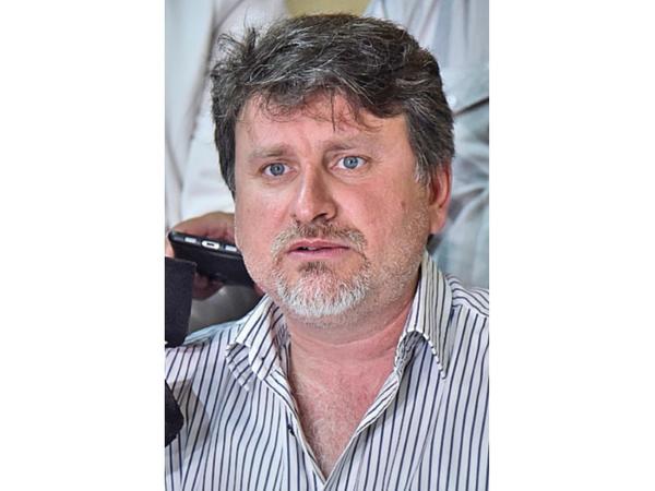 Ministro dice que esperan el listado de los deudores