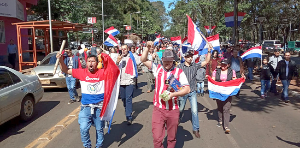 Marcha, escrache y colecta de firmas contra concejales que apoyan a los “planilleros”