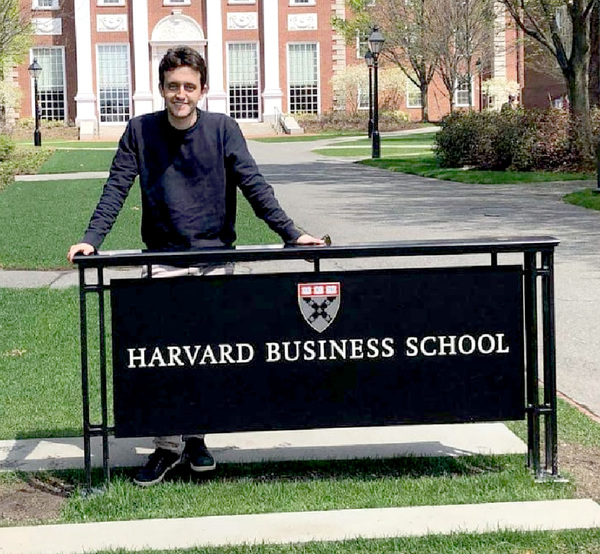 El joven santarriteño que pudo elegir entre Harvard o Stanford